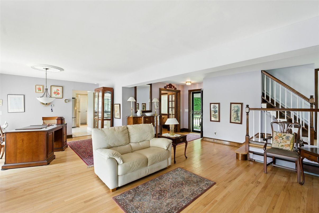 Interior, Living room, Pendant Lights, Wood Texture Flooring