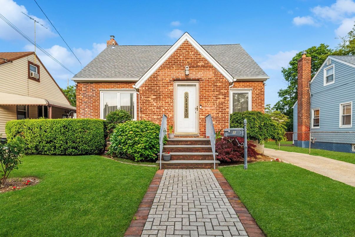 Exterior, Facade, Brick Facade, Cape Cod