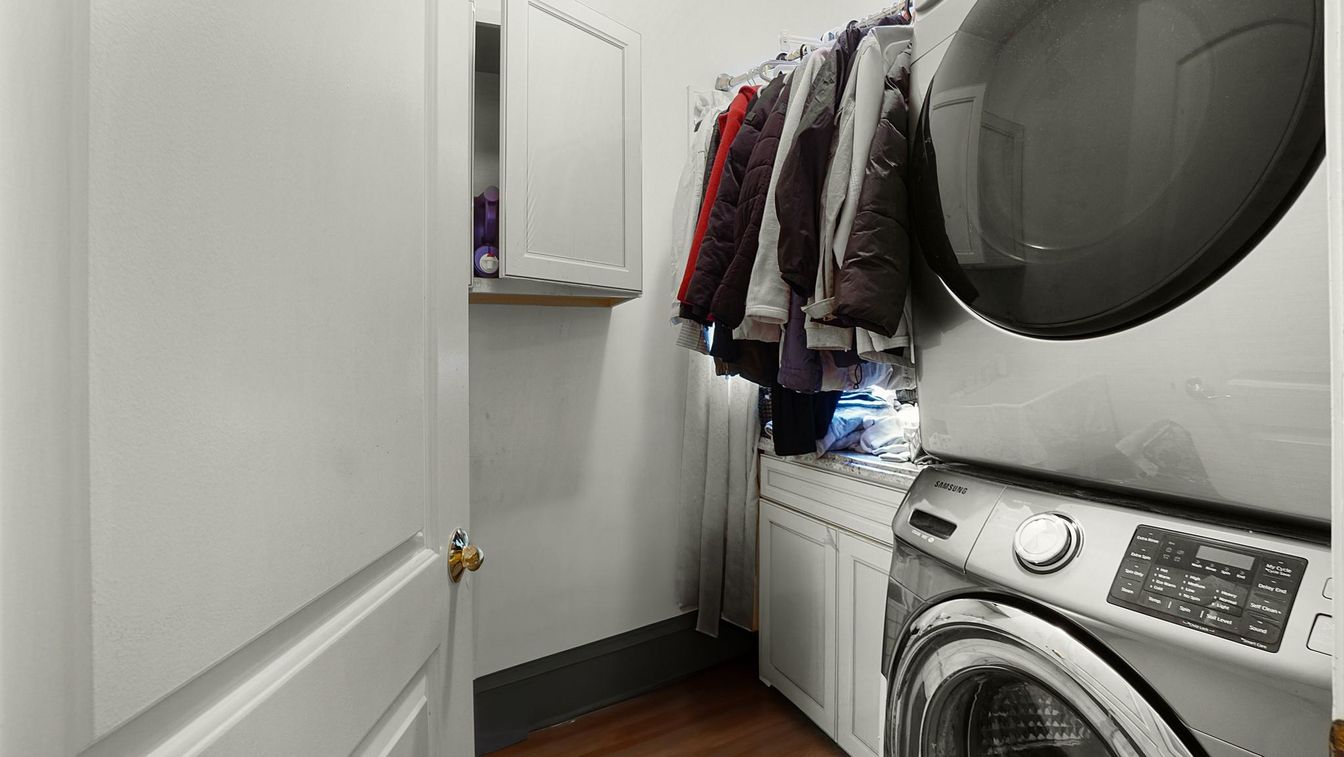 Interior, Washer, Wood Texture Flooring