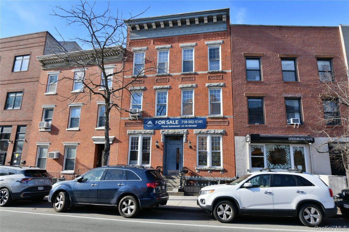 Exterior, Facade, Brick Facade, Rowhouse