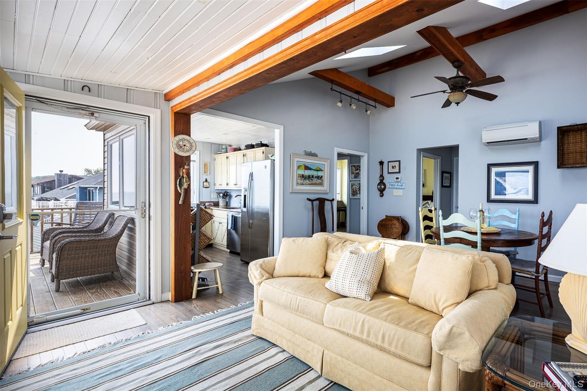 Dining room, Interior, Kitchen, Living room, Stainless Steel Appliances, Wooden Beams, Wood Texture Flooring