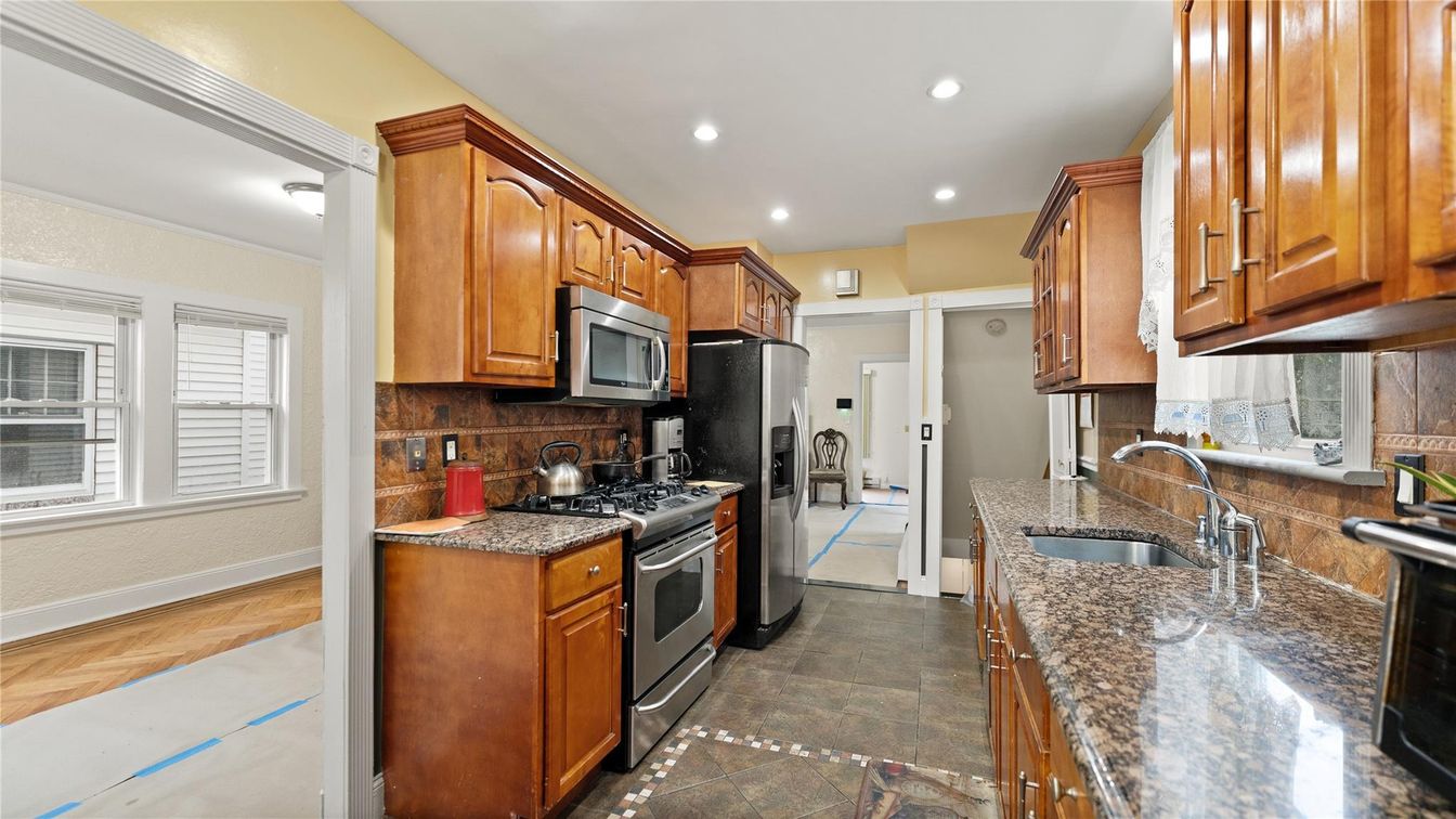 Interior, Kitchen, Recessed Lighting, Washer, Wood Texture Flooring
