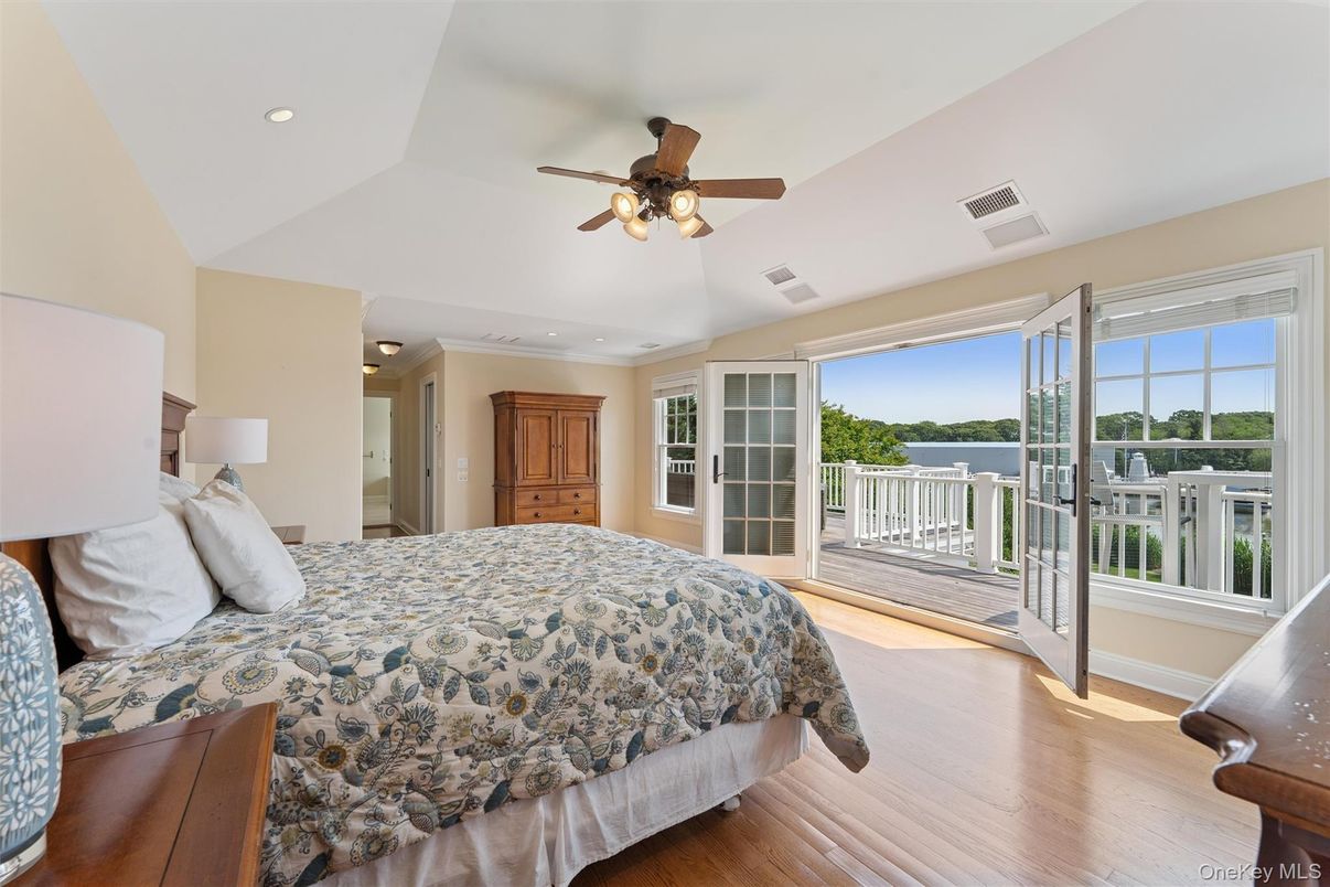 Bedroom, Interior, Recessed Lighting, Water, Wood Texture Flooring