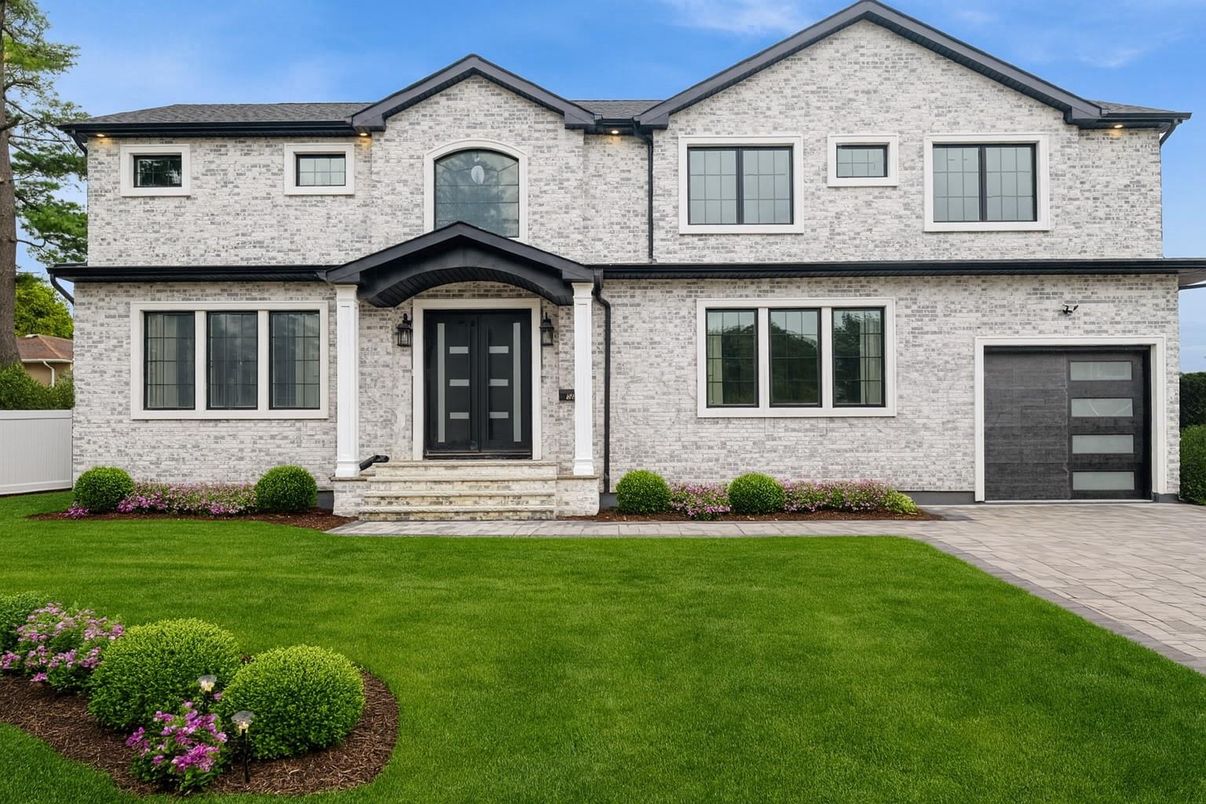 Attached, Exterior, Facade, Brick Traditional