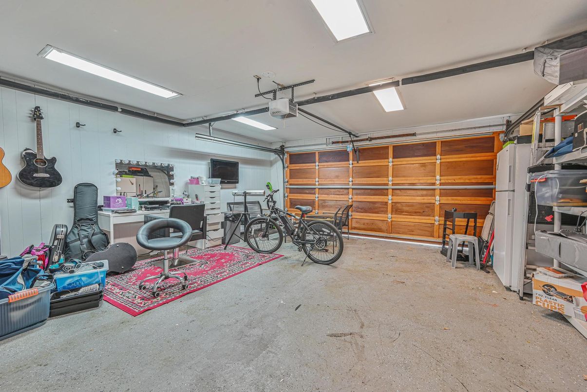Garage, Interior