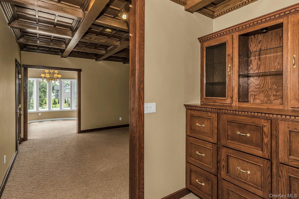 Chandelier, Empty room, Interior, Wooden Beams, Wooden Ceilings