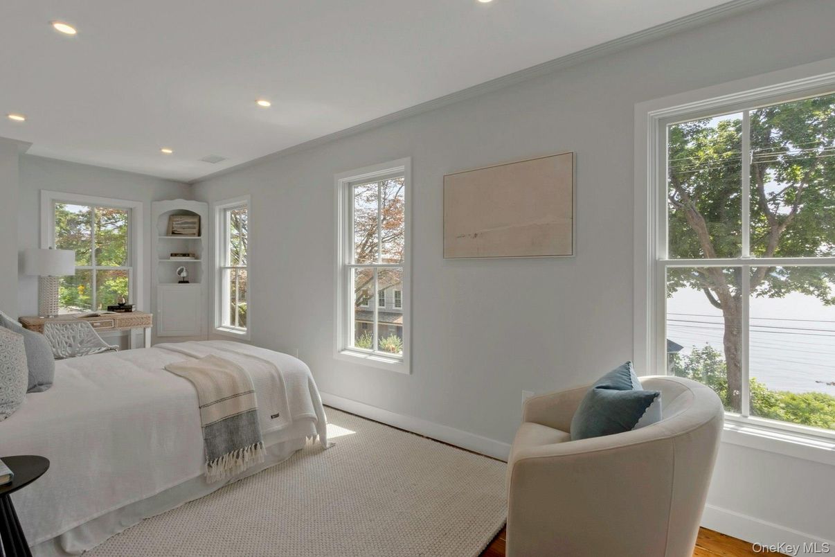 Bedroom, Interior, Recessed Lighting, Water