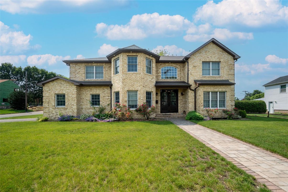Exterior, Facade, Brick Facade, Brick Traditional