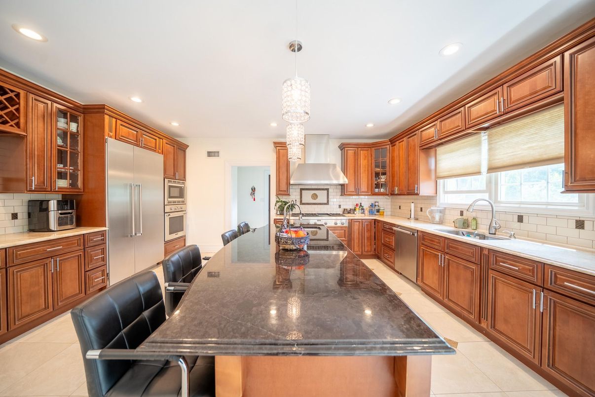 Interior, Kitchen, Pendant Lights, Recessed Lighting, Stainless Steel Appliances