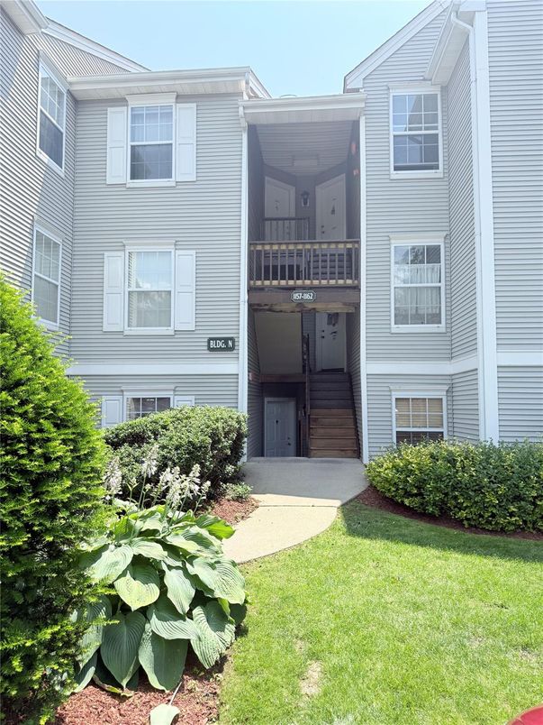 Exterior, Facade, Rowhouse