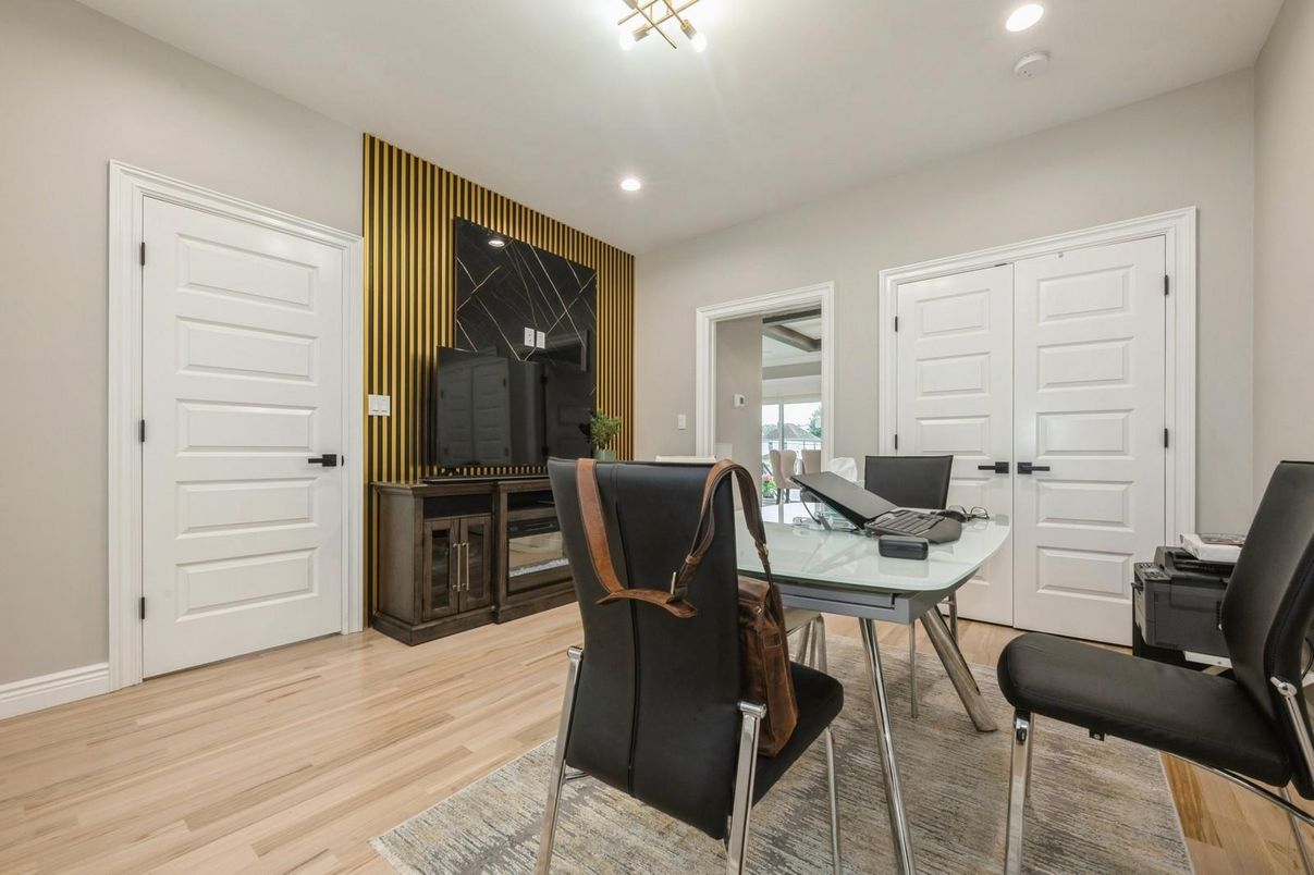 Home Office, Interior, Recessed Lighting, Wood Texture Flooring
