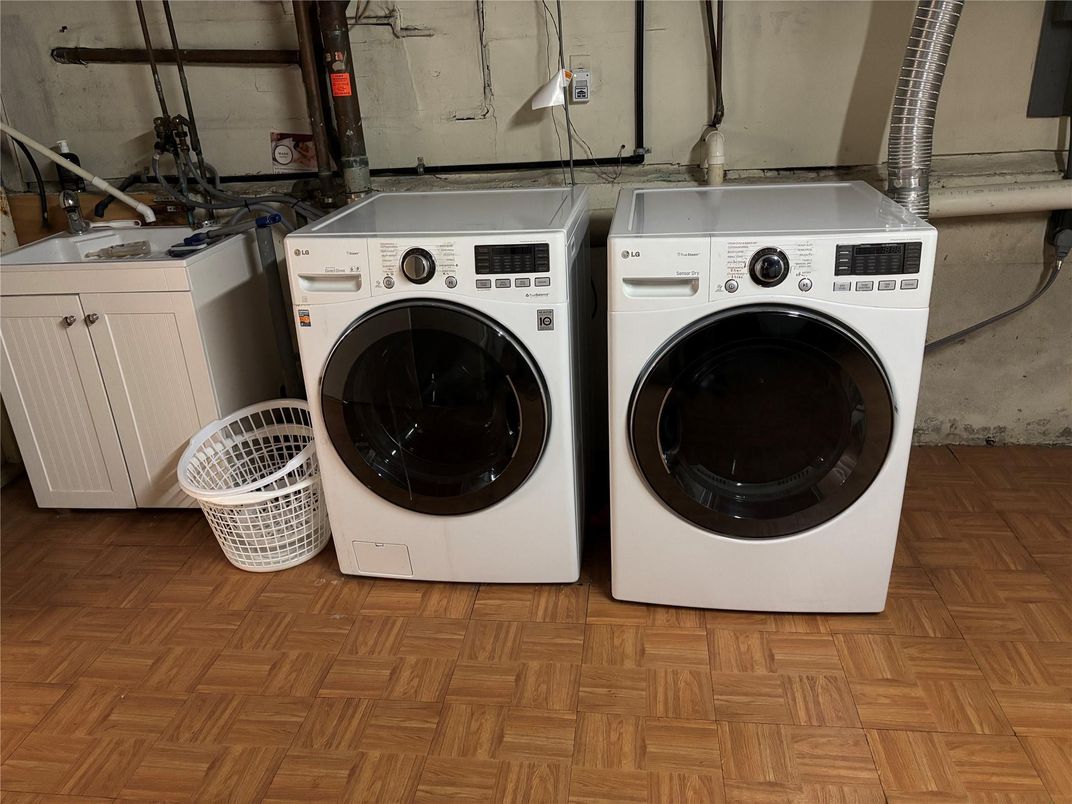 Interior, Utility Closets, Washer, Wood Texture Flooring