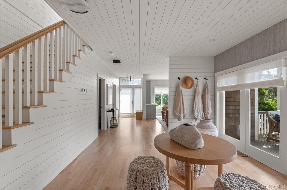 Interior, Pendant Lights, Wood Texture Flooring