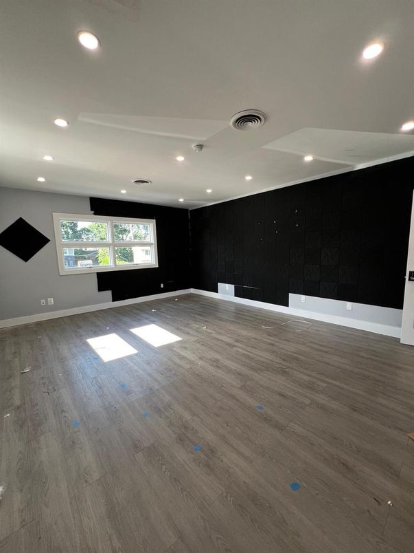 Empty room, Interior, Recessed Lighting, Wood Texture Flooring