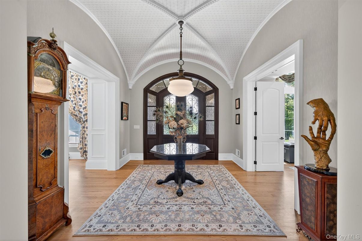 Interior, Pendant Lights, Wood Texture Flooring