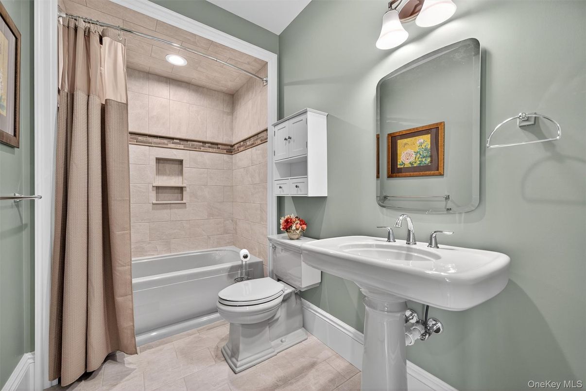 Bathroom, Interior, Recessed Lighting