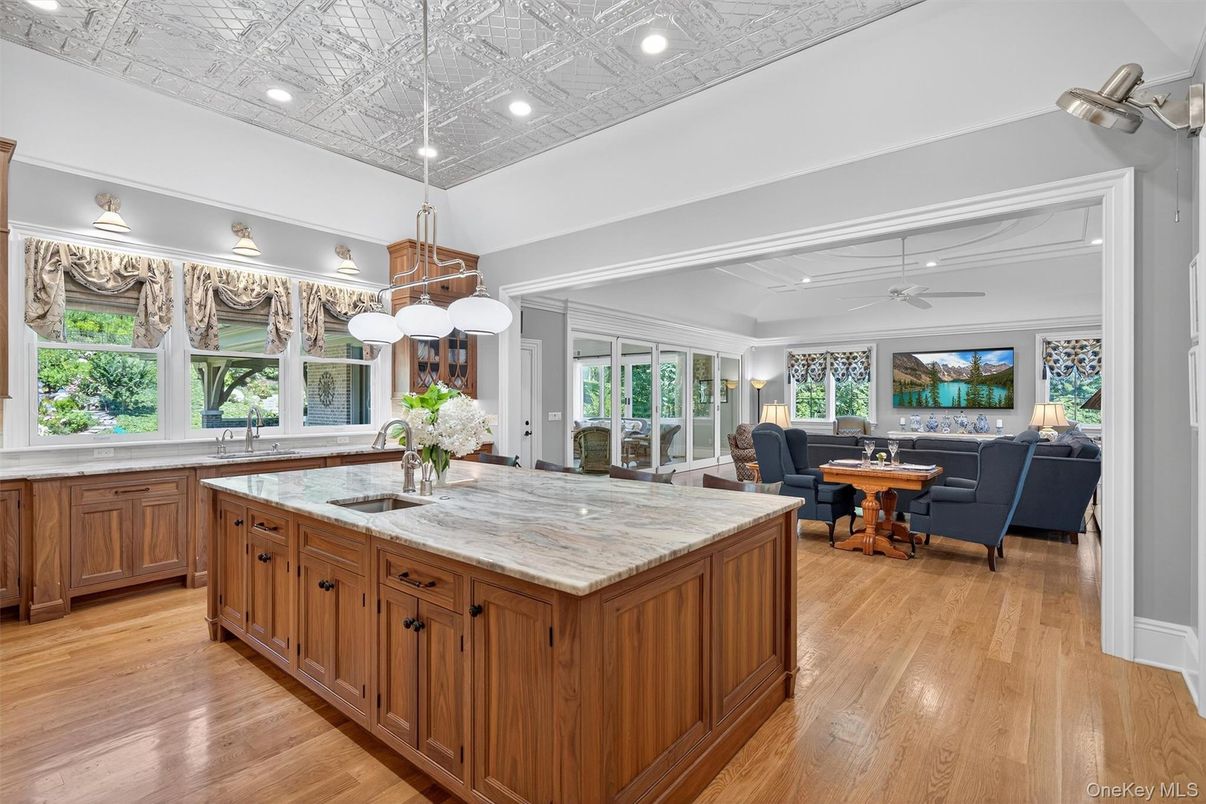 Dining room, Interior, Kitchen, Living room, Pendant Lights, Recessed Lighting, Wood Texture Flooring