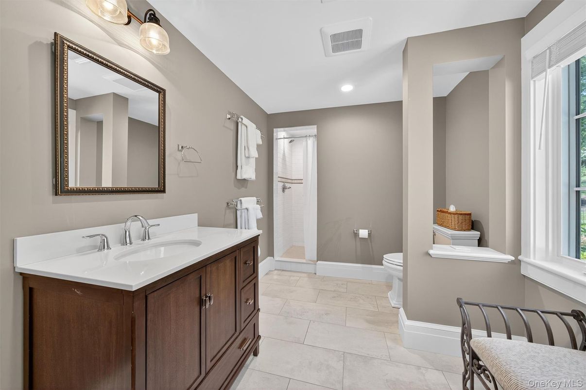 Bathroom, Interior, Recessed Lighting