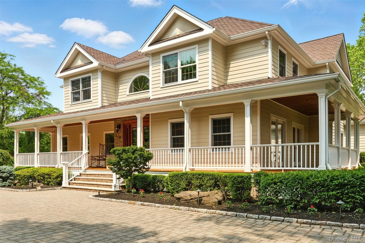Exterior, Facade, Queen Anne Victorian