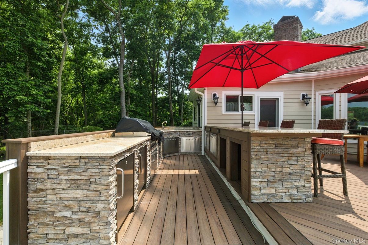 Exterior, Outdoor Kitchen