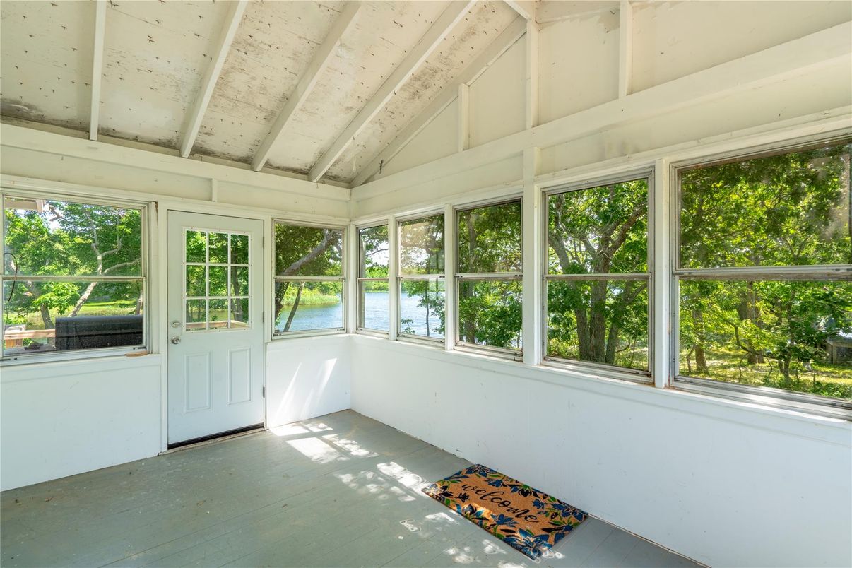 Interior, Sun Room, Water