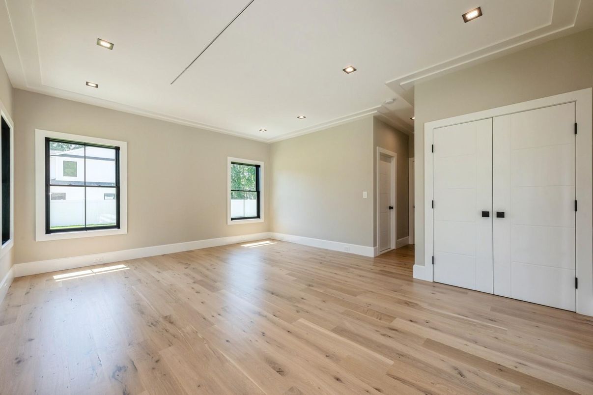 Empty room, Interior, Recessed Lighting, Wood Texture Flooring