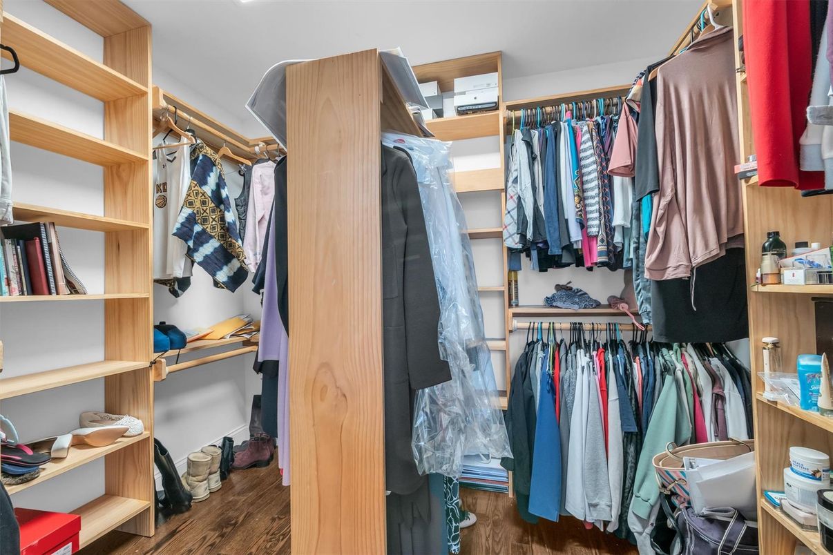 Interior, Walk-in Closets, Wood Texture Flooring