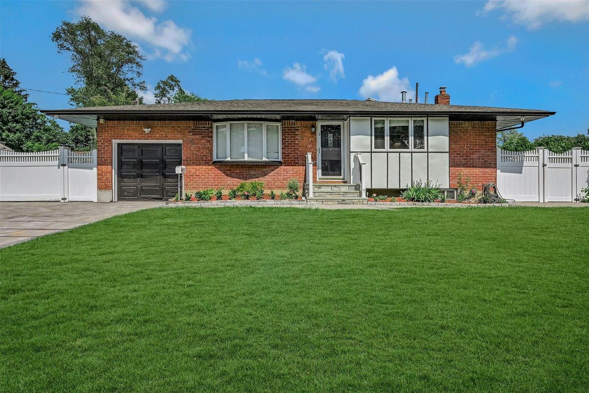 Attached, Exterior, Facade, Brick Facade, Ranch