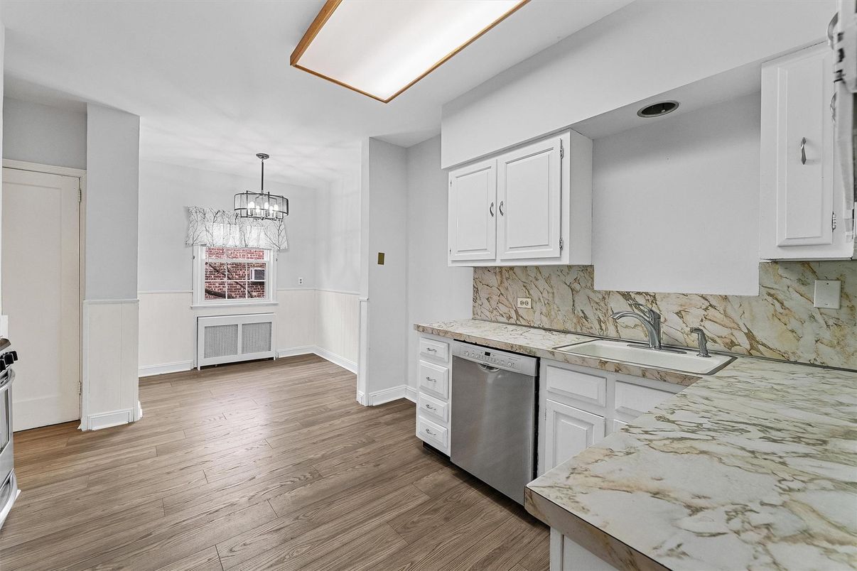Interior, Kitchen, Pendant Lights, Wood Texture Flooring