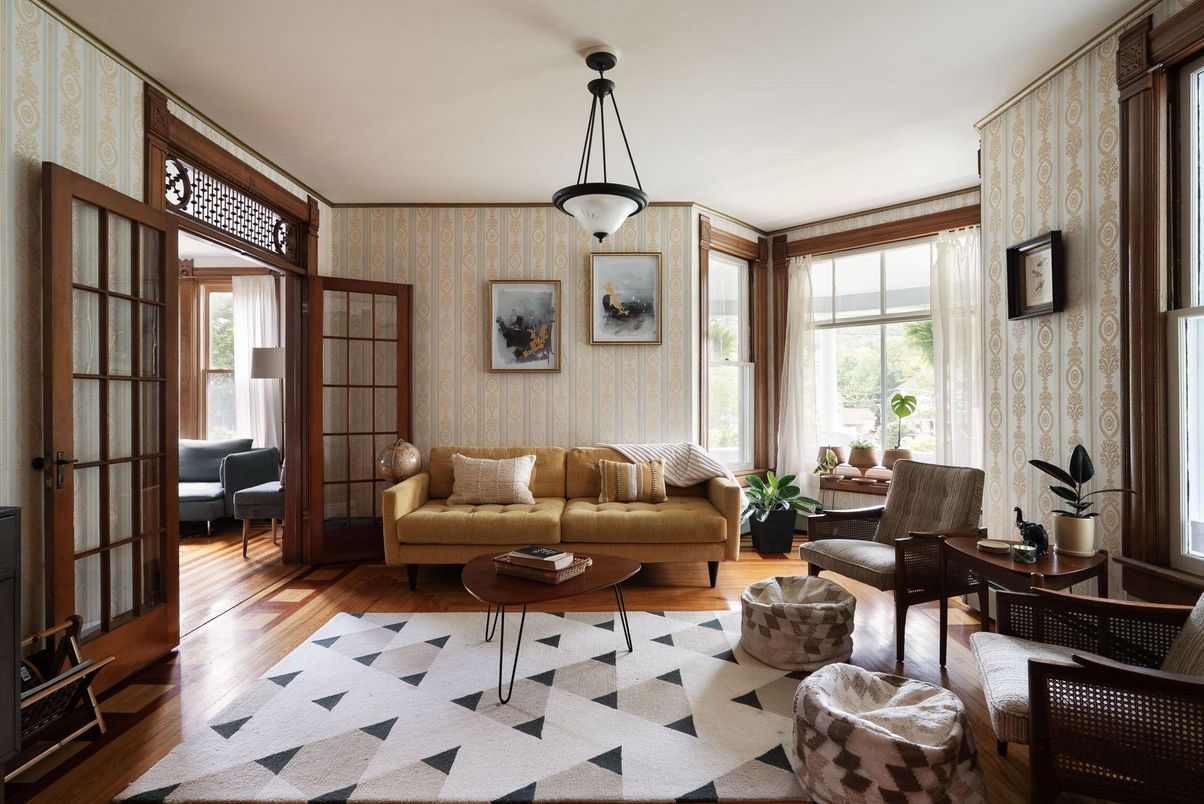 Interior, Living room, Pendant Lights, Wood Texture Flooring