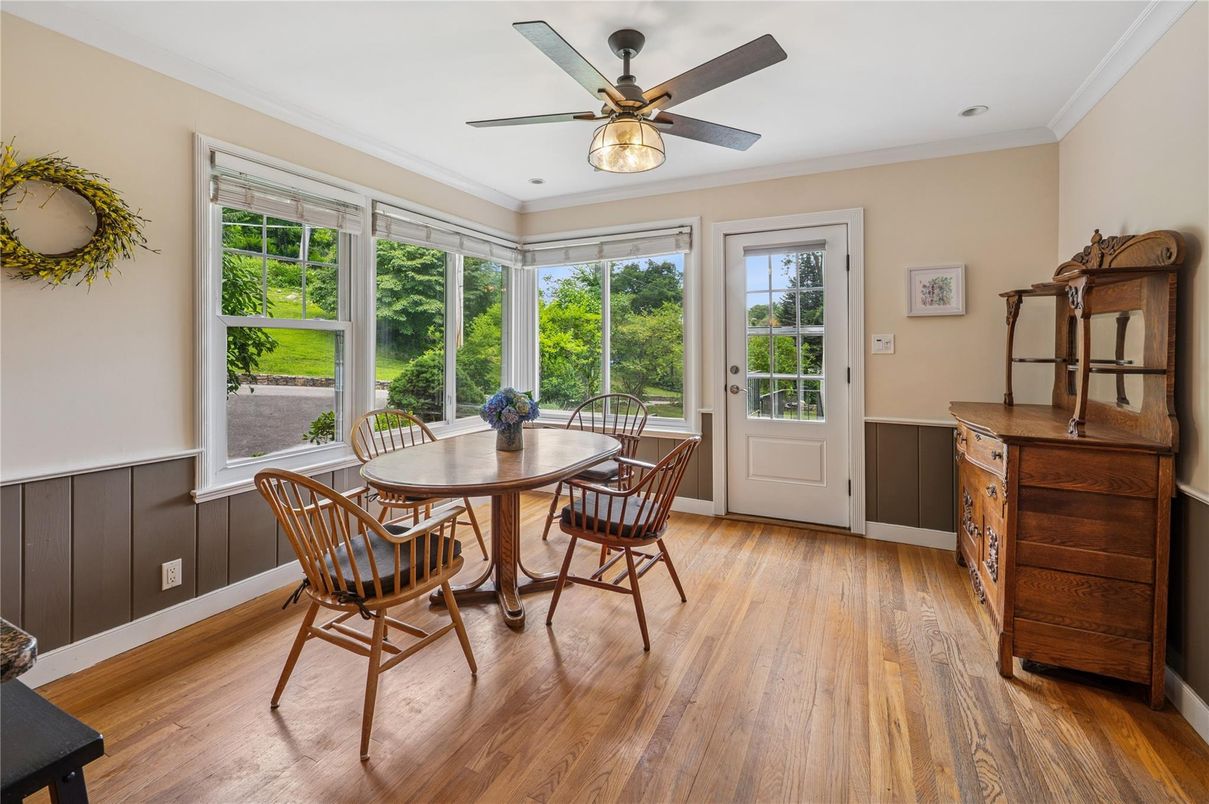 Dining room, Interior, Recessed Lighting, Sun Room, Wood Texture Flooring