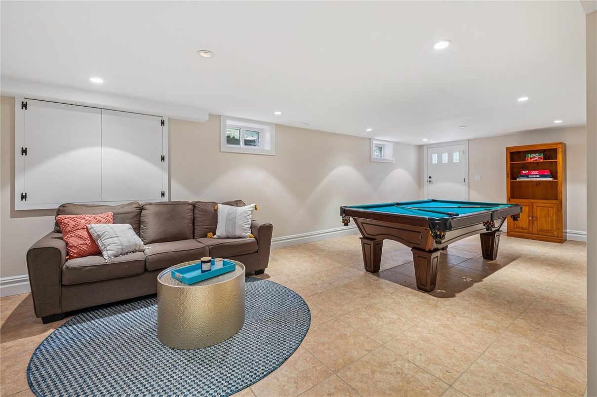 Billiard Table, Game Room, Interior, Living room, Recessed Lighting