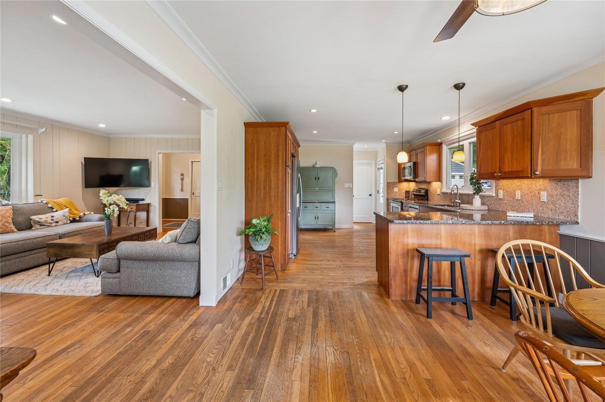 Interior, Kitchen, Living room, Pendant Lights, Recessed Lighting, Wood Texture Flooring