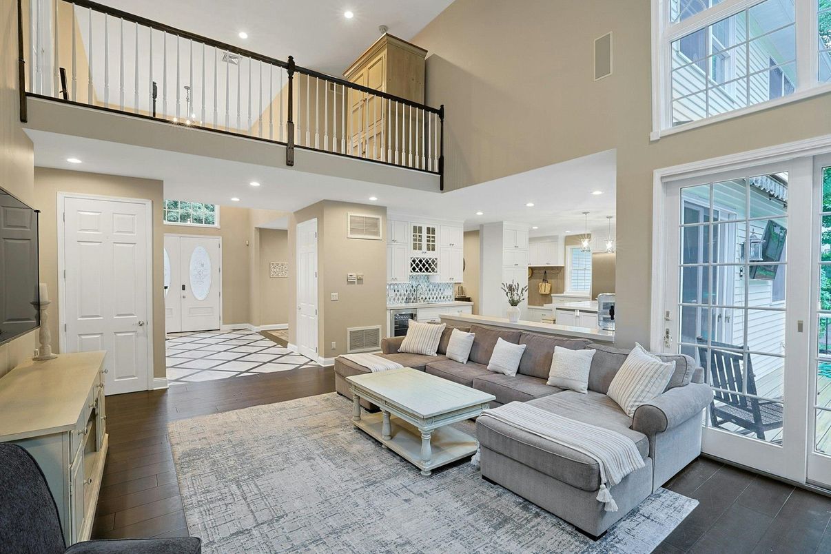 Interior, Kitchen, Living room, Recessed Lighting, Wood Texture Flooring