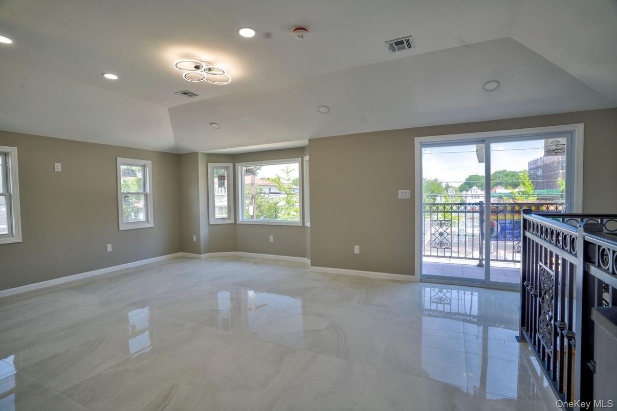 Empty room, Interior, Marble, Recessed Lighting