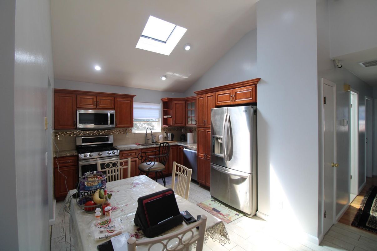 Dining room, Interior, Kitchen, Recessed Lighting, Stainless Steel Appliances