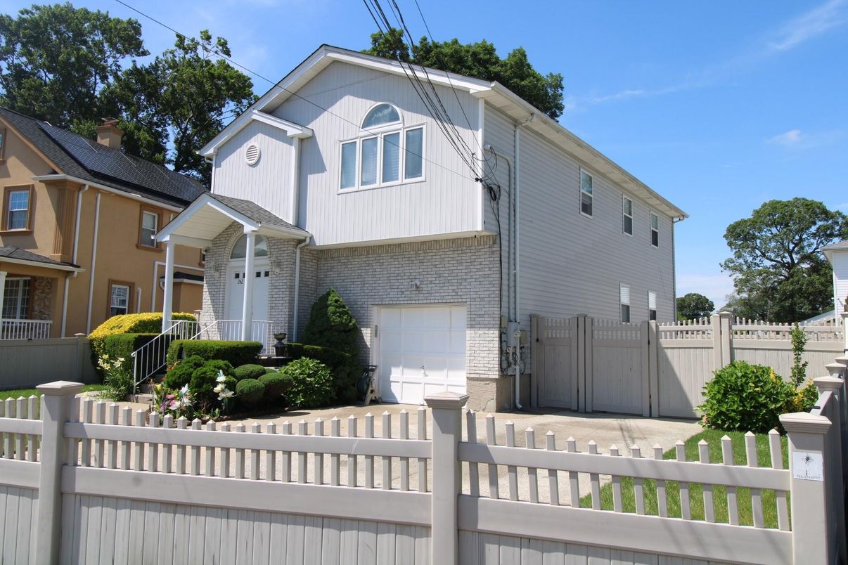 Attached, Exterior, Facade, Brick Facade, Farmhouse