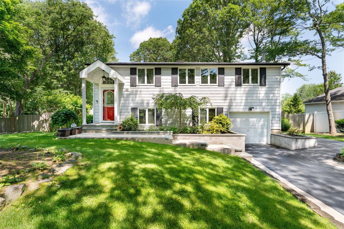 Attached, Exterior, Facade, Raised Ranch