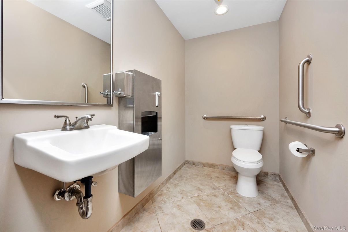Bathroom, Interior, Recessed Lighting
