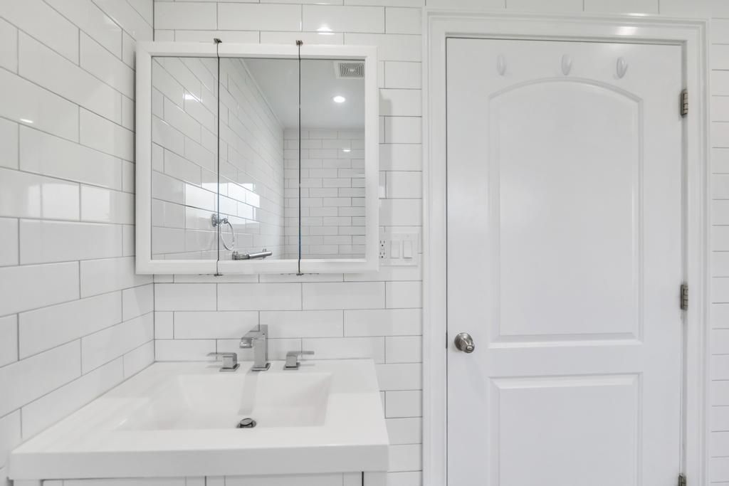 Bathroom, Interior, Recessed Lighting