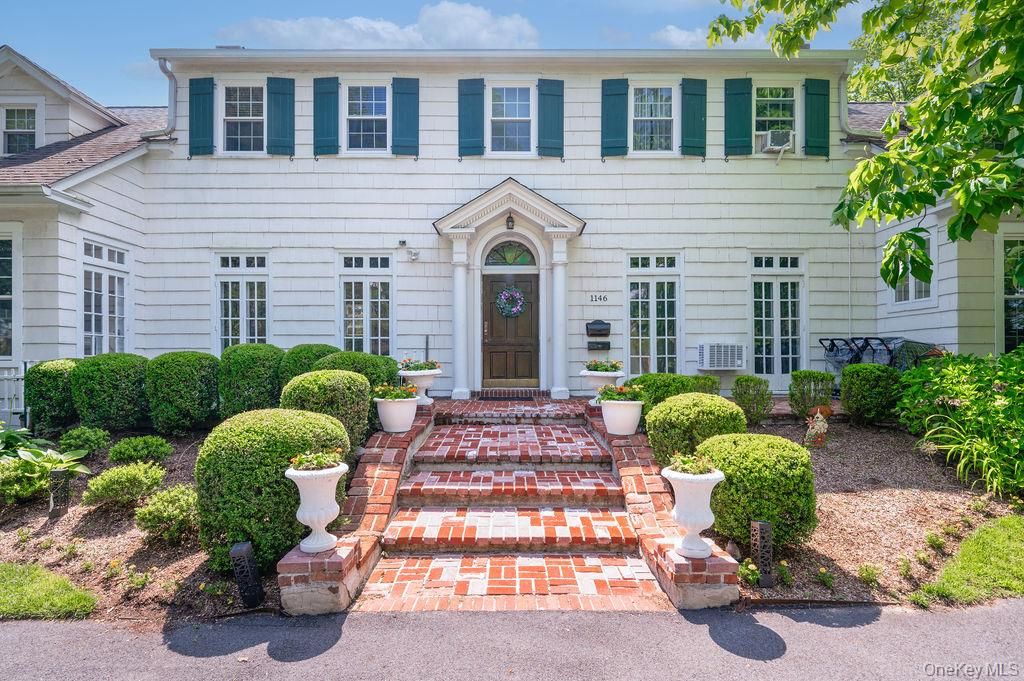 Exterior, Facade, Georgian