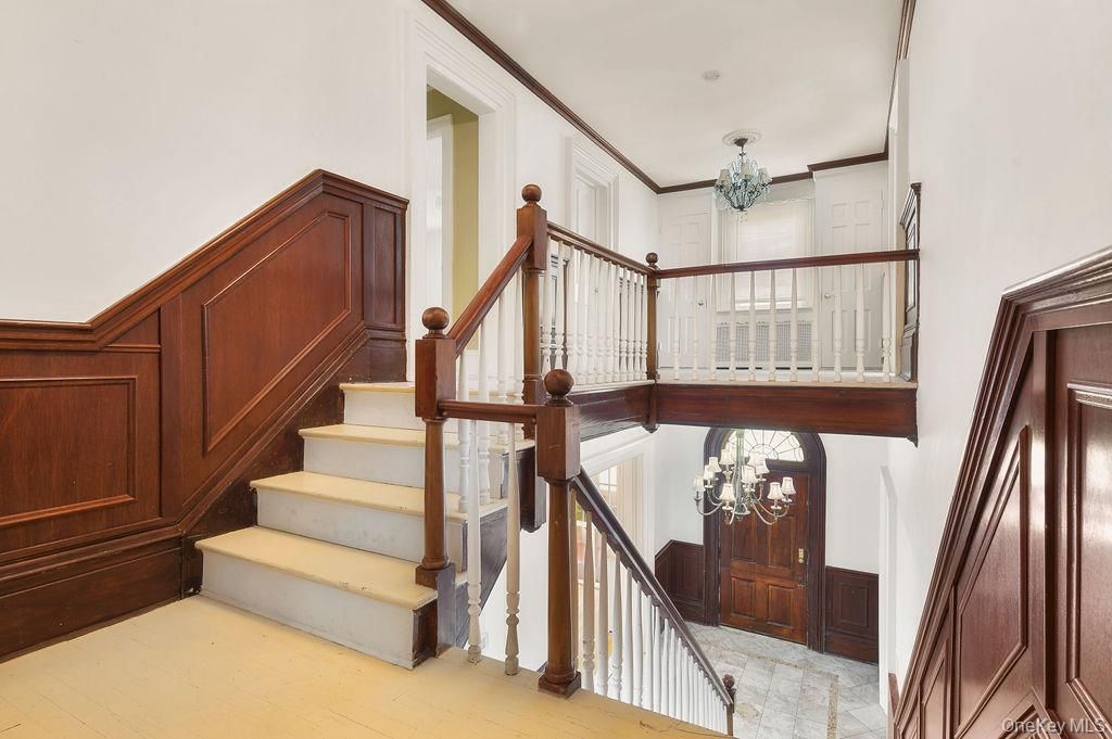 Chandelier, Interior