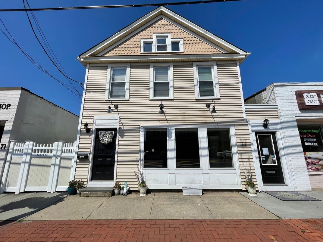 Exterior, Facade, Queen Anne Victorian