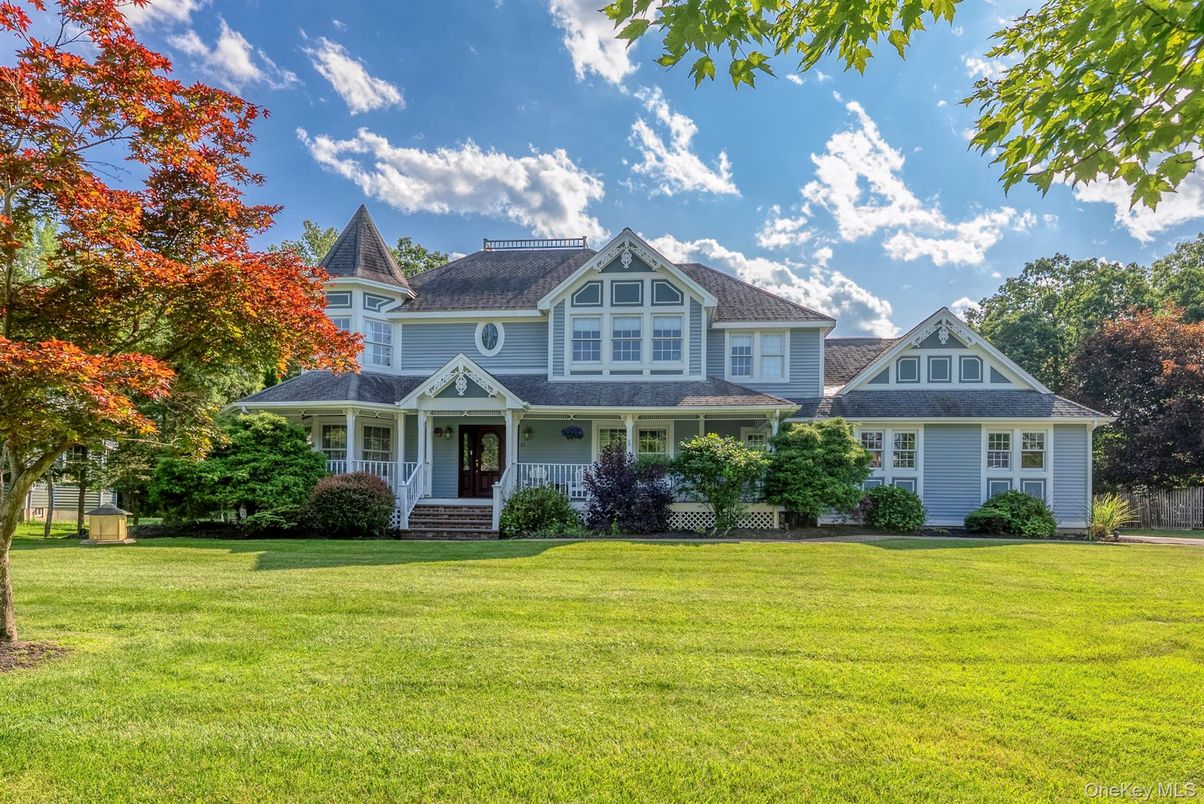 Backyard, Exterior, Facade, Queen Anne Victorian
