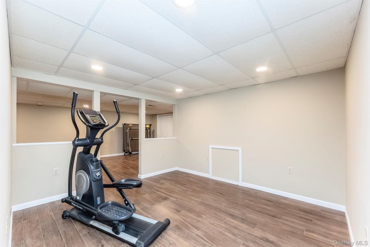 Fitness Equipment, Interior, Recessed Lighting, Wood Texture Flooring
