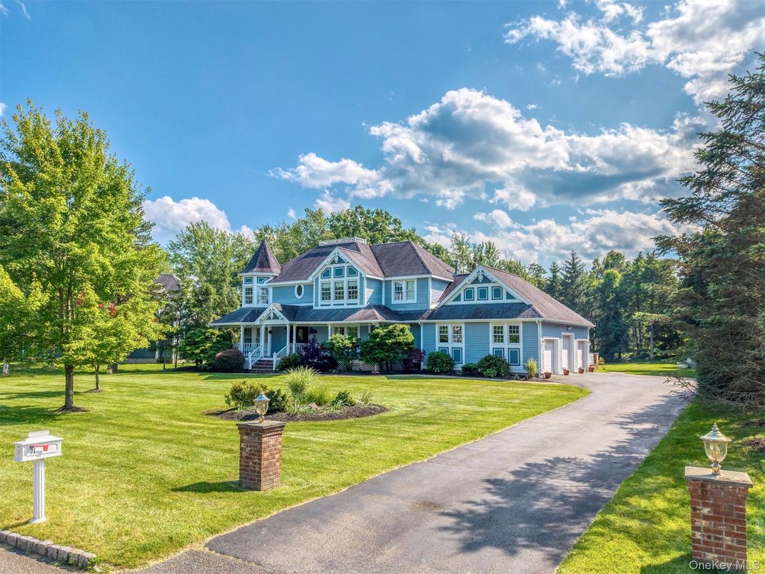 Backyard, Exterior, Facade, Queen Anne Victorian