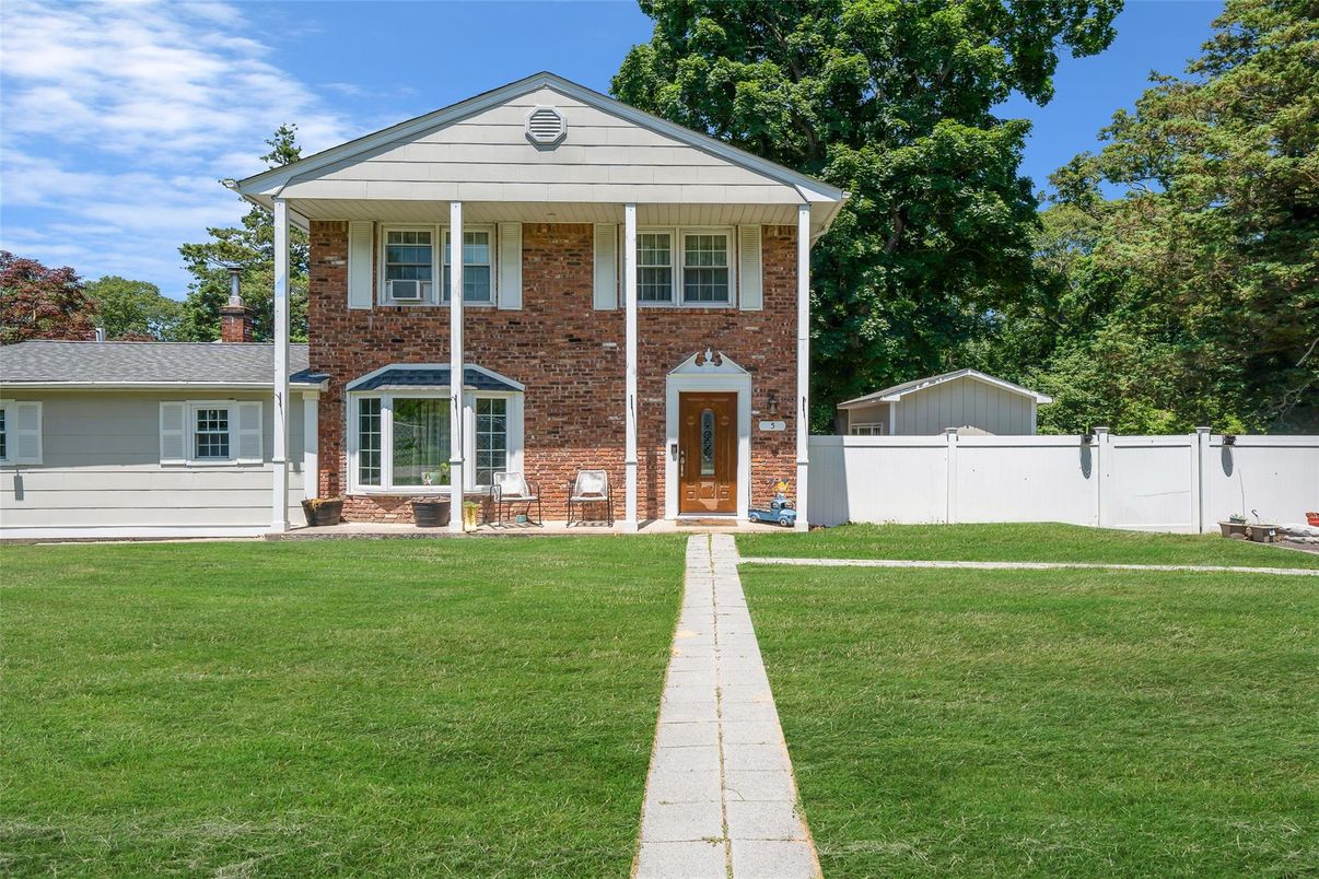 Backyard, Exterior, Facade, Brick Facade, Georgian