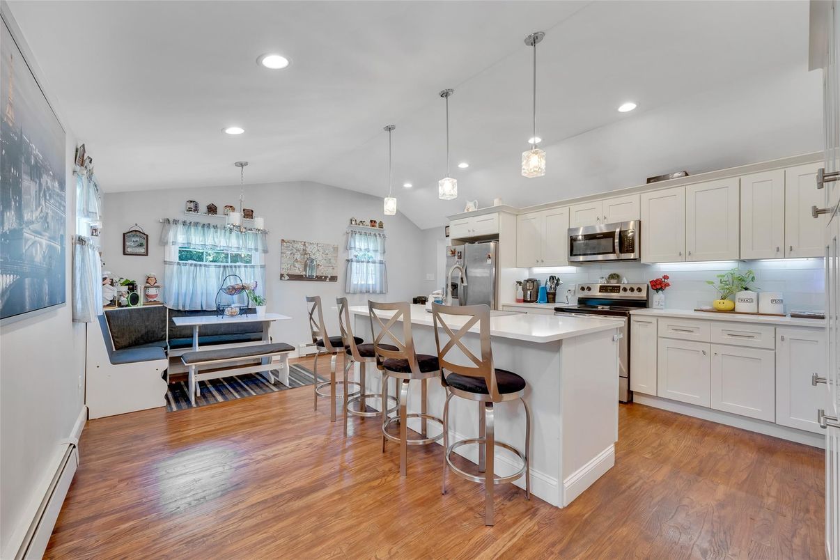Dining room, Interior, Kitchen, Pendant Lights, Recessed Lighting, Stainless Steel Appliances, Wood Texture Flooring