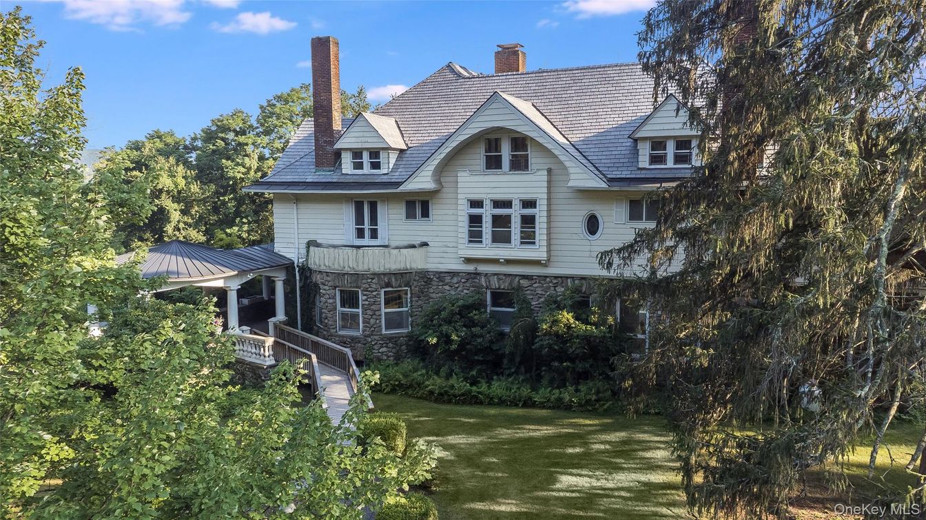 Backyard, Exterior, Facade, Queen Anne Victorian