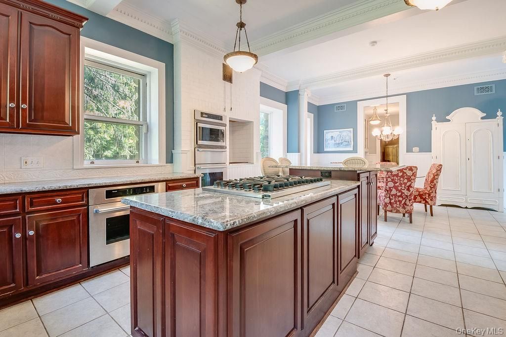 Chandelier, Dining room, Interior, Kitchen, Pendant Lights, Stainless Steel Appliances